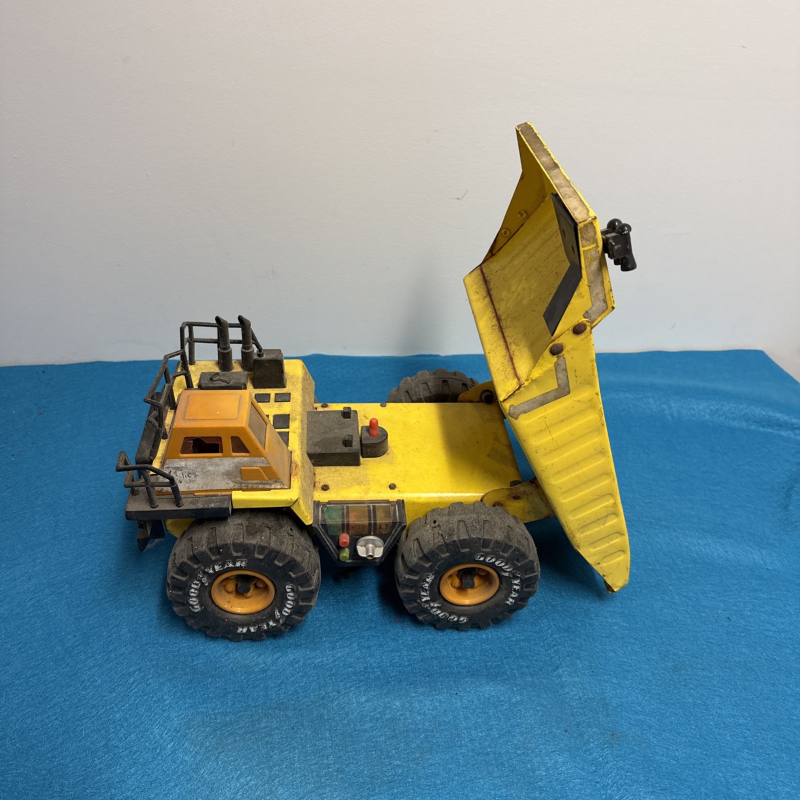Vintage Buddy L Big Bruiser Construction Dump Truck Pressed Steel.