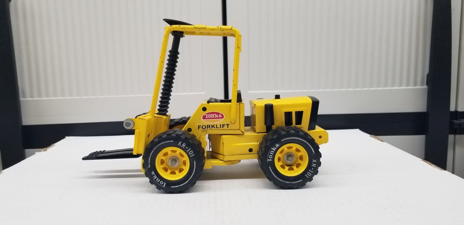 Vintage Tonka Forklift XR-101 Yellow Pressed Steel #52900 Shelf O2