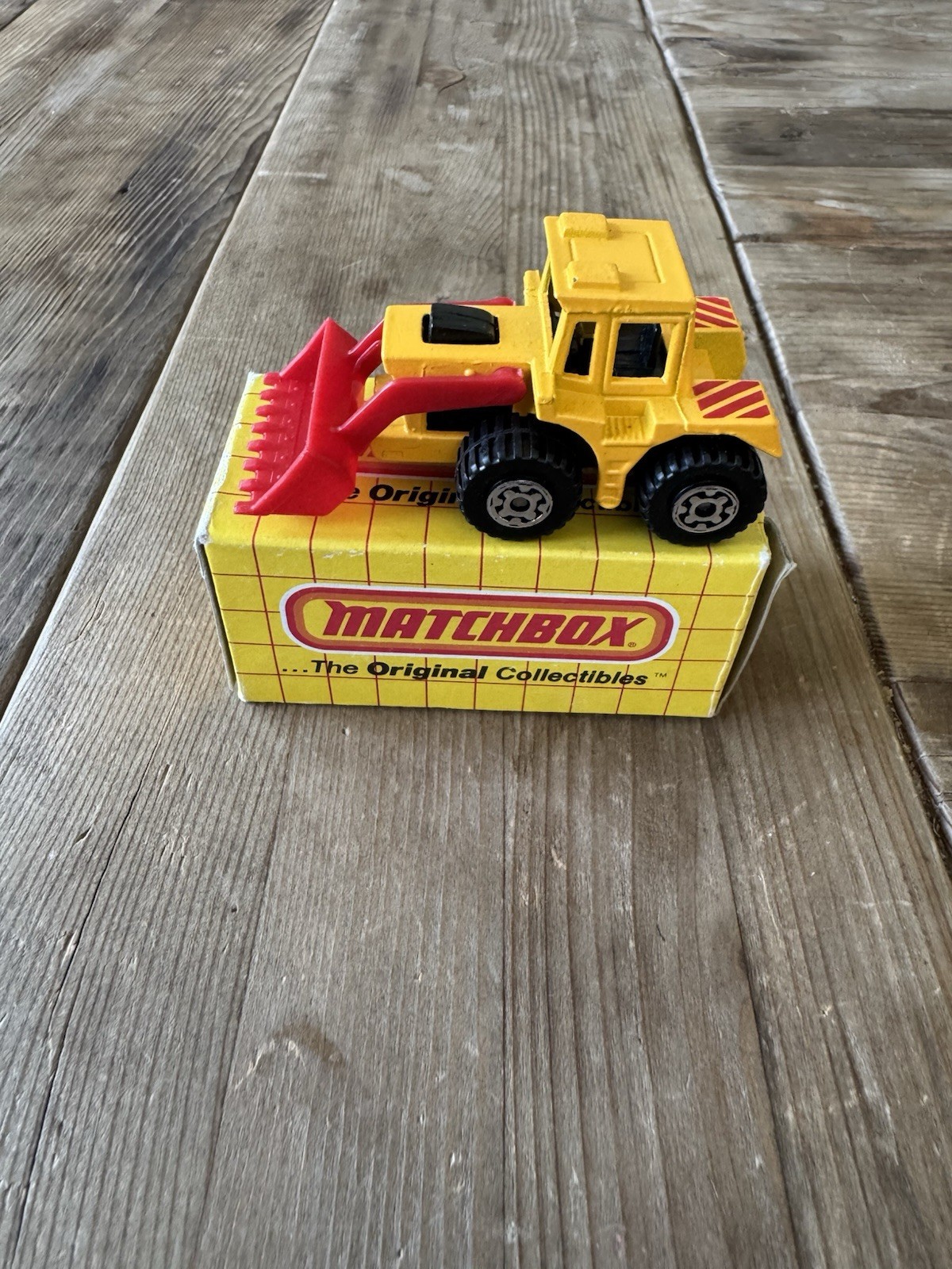 1980s vintage Matchbox MB29 Shovel-nosed Tractor w/ original box