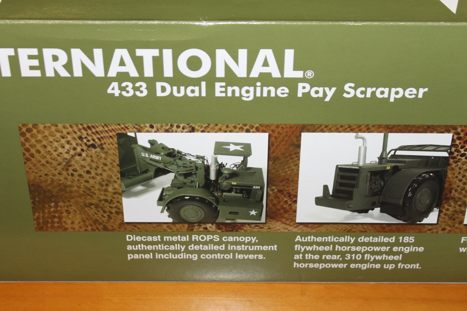 First gear International US Army Pay Scraper in BOX 1:25- Construction Truck