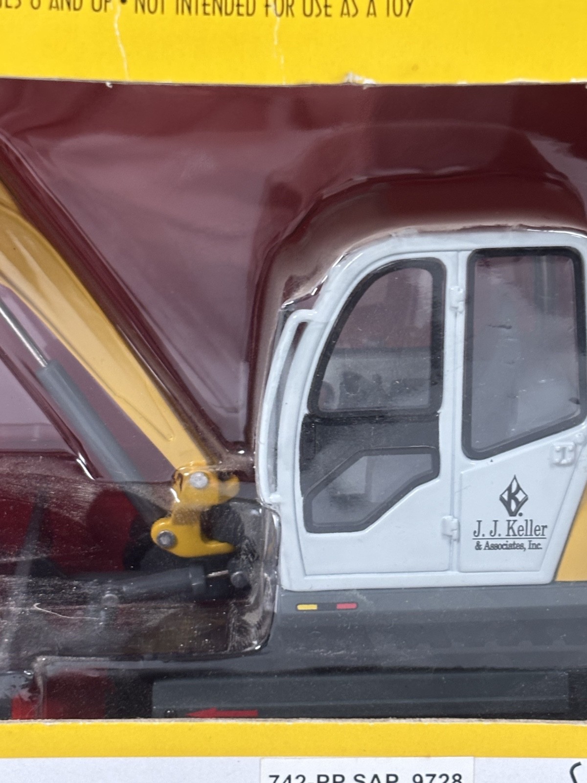 Die-Cast Promotions 1:25 Scale Model of a Gehl GE 602 Compact Excavator in Box