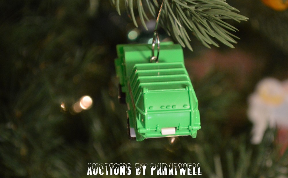 Green Recycle Garbage Trash Refuse Truck Custom Christmas Ornament 1/64 Adorno