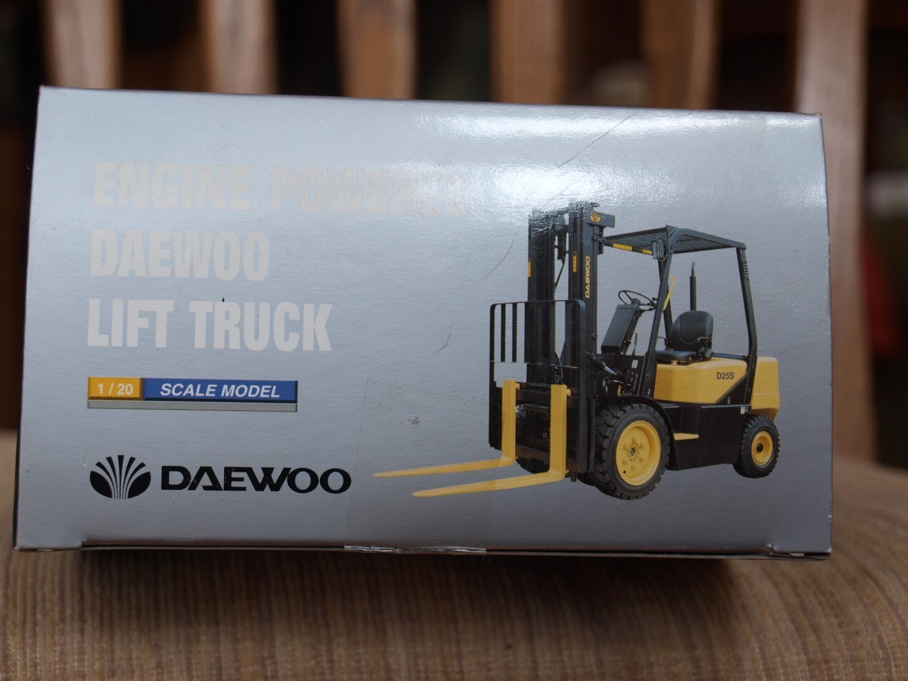 Daewoo D25S Lift Truck Forklift 1/20 Scale Diecast Clover Toys Construction NIB!