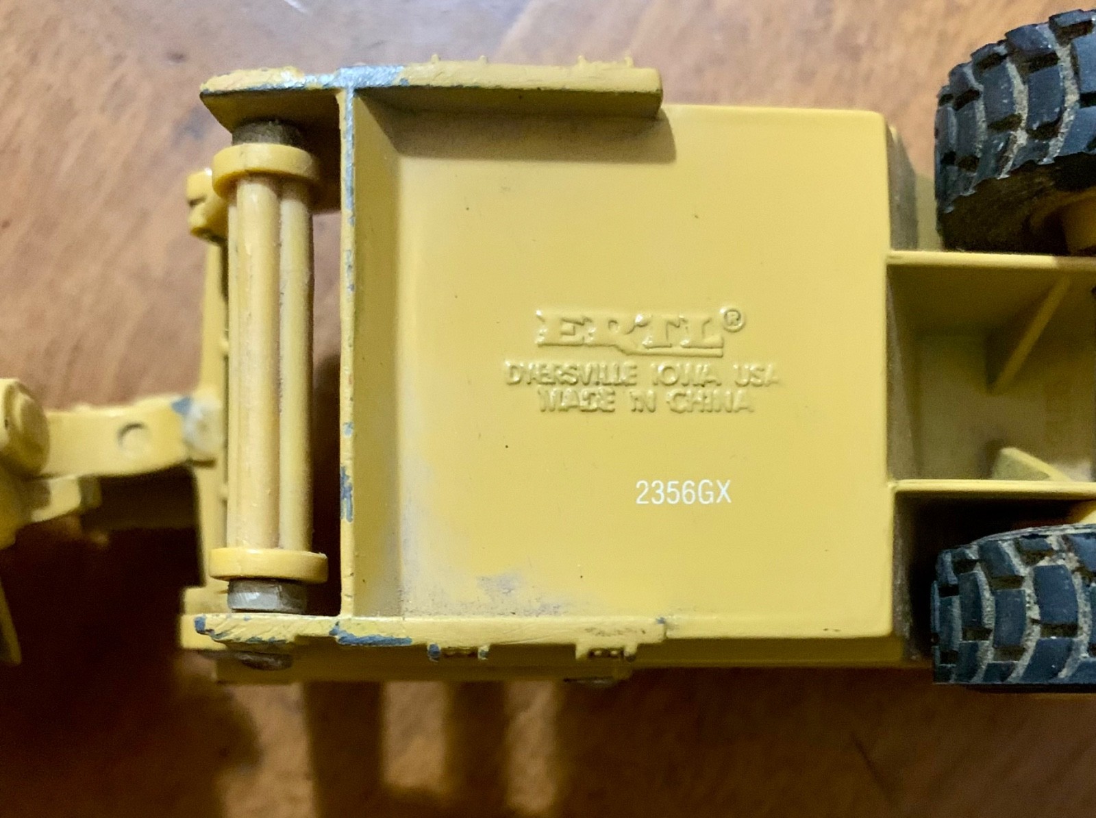 ERTL Caterpillar Scraper 613C