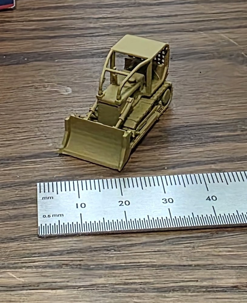 One 1/160 N scale International Harvester TD-15 bulldozer, yellow! EXCLUSIVE!