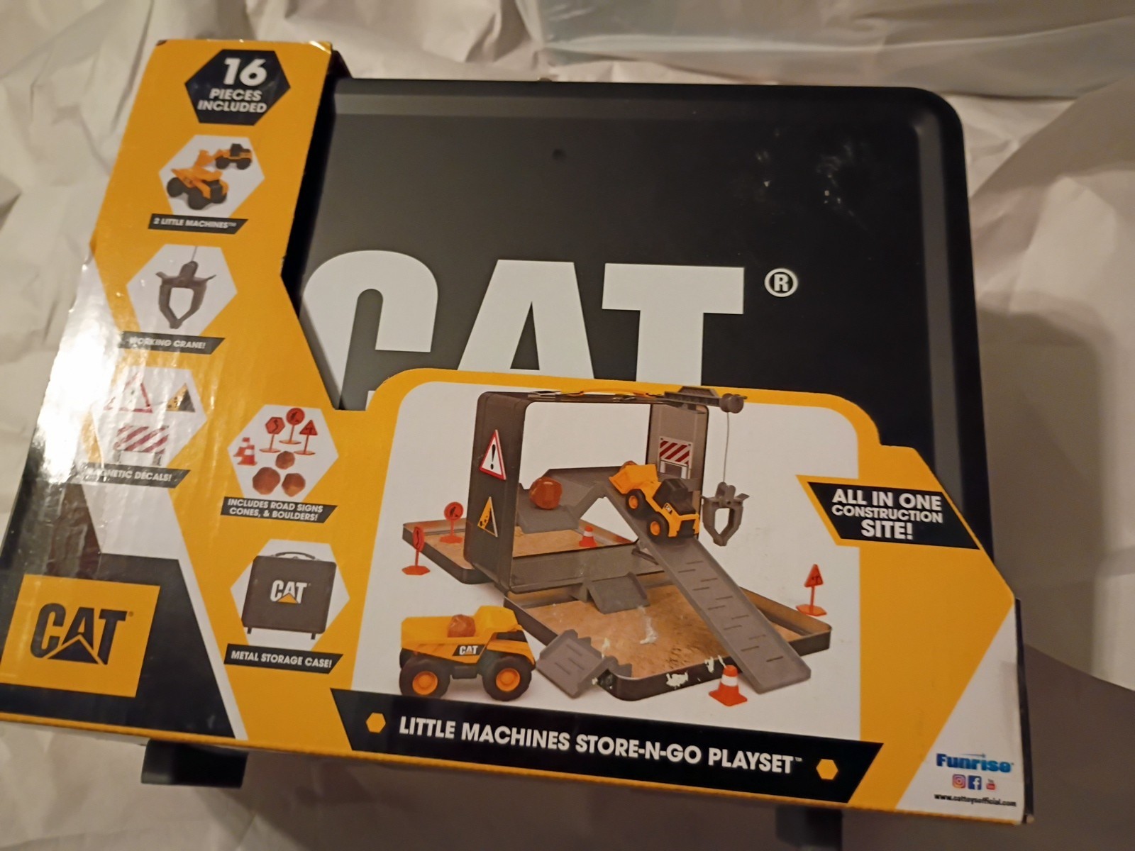 CAT ( Caterpillar ) Kids Little Machines Store N Go Playset Construction Site