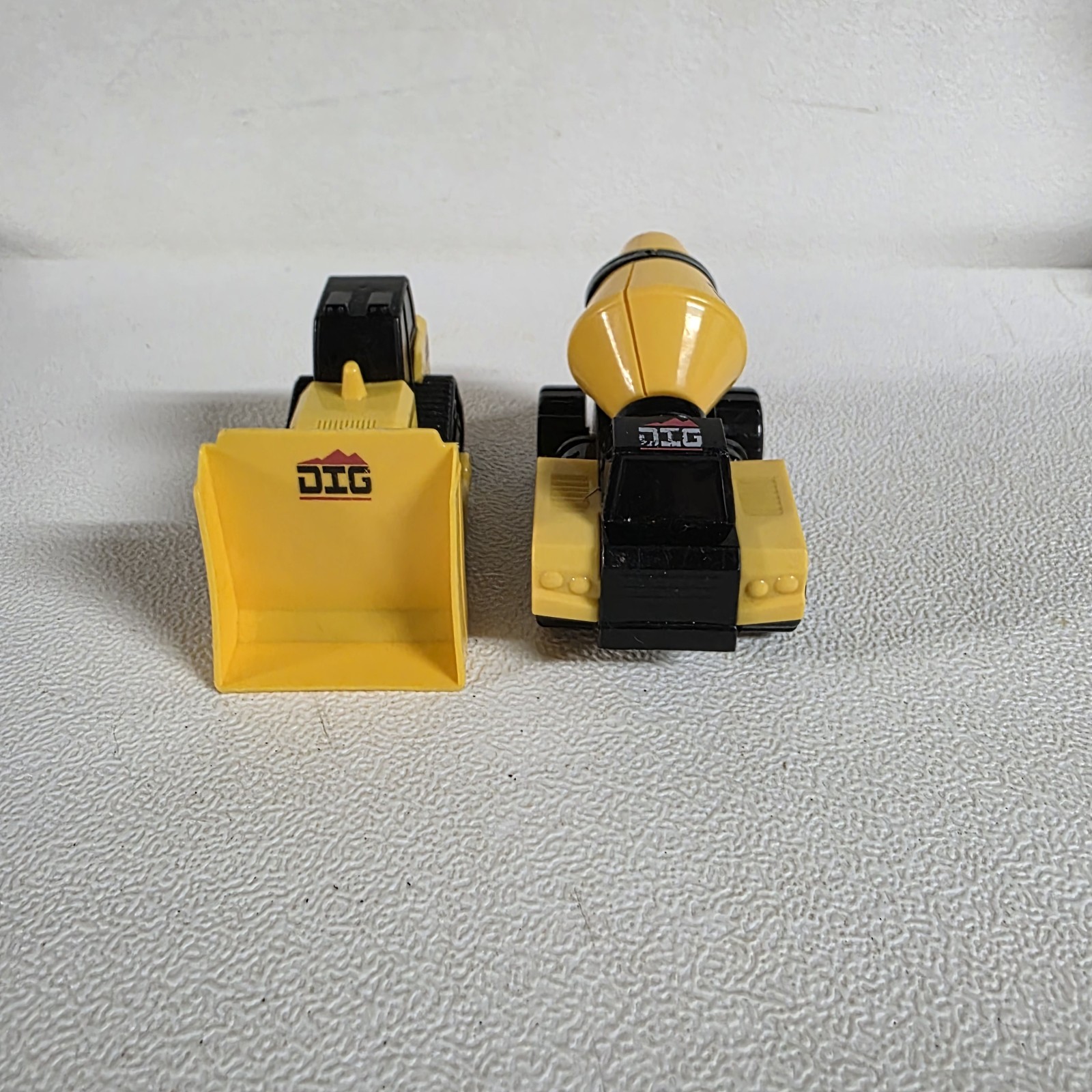 Maxx Action Construction Series Bulldozer and Cement Truck Plastic DIG lot of 2