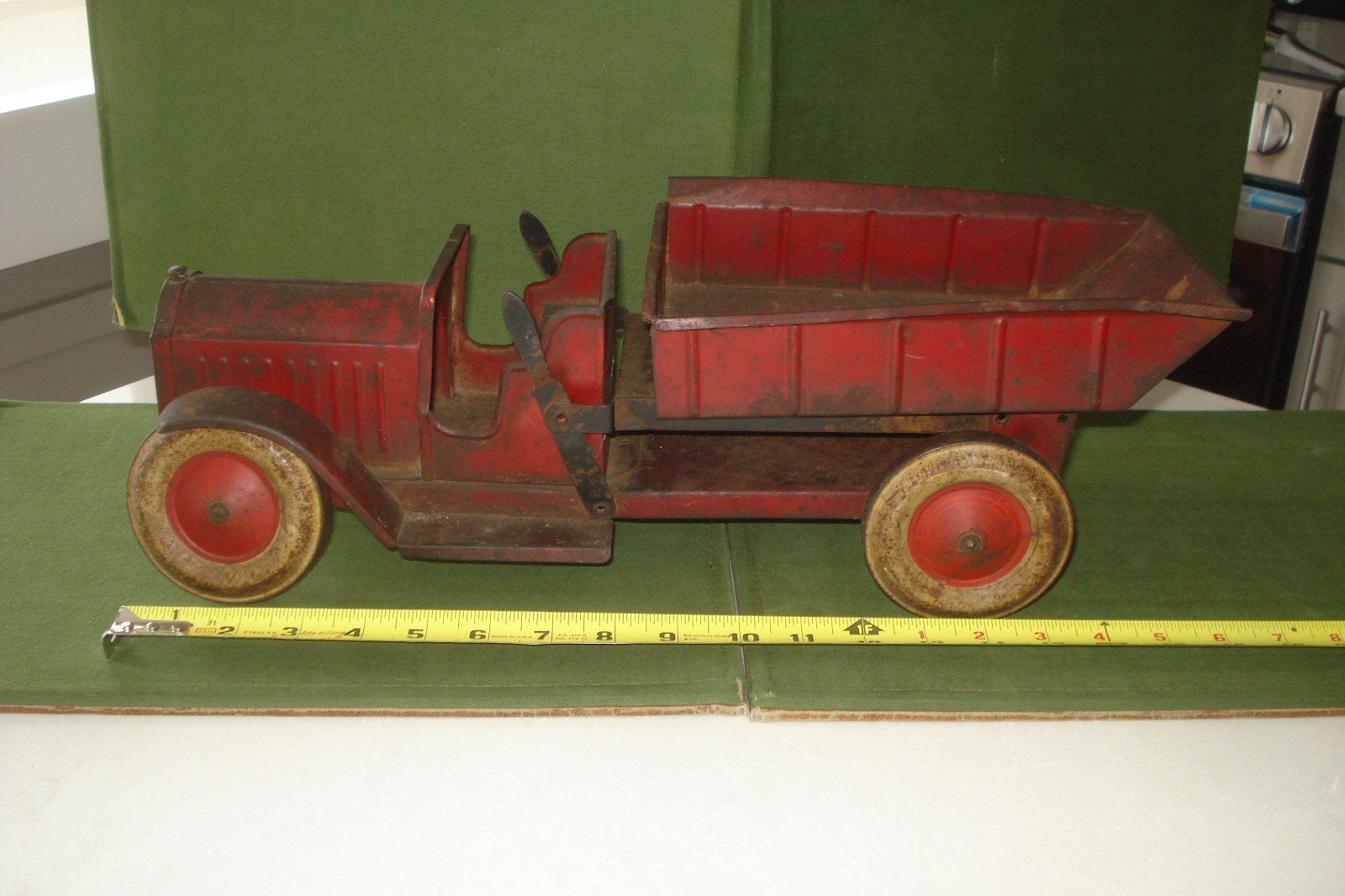 1930’s STRUCTO TIN DUMP TRUCK RED 18 INCHES