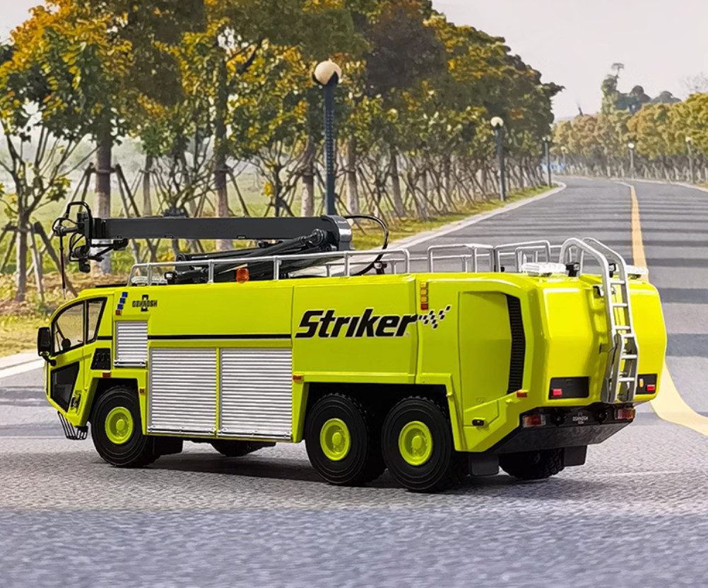 1:50 27CM Striker 3000 Airport Fire Engine Truck Construct Machine Diecast Model