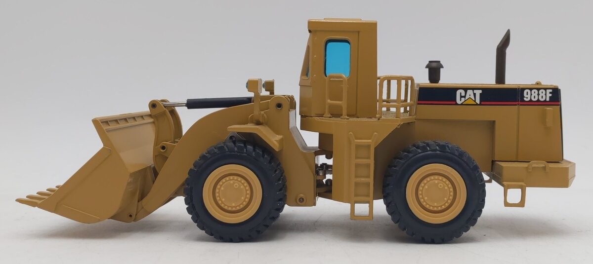 NZG 167 1:50 Caterpillar 988B Wheel-Type Loader/Box