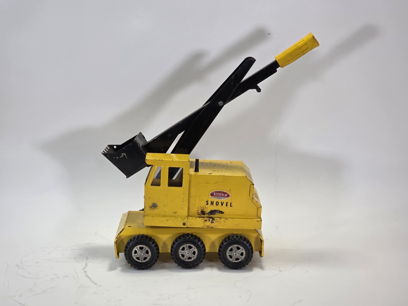classic Vintage 1970 Tonka yellow shovel 6 wheel #2720 – very good condition
