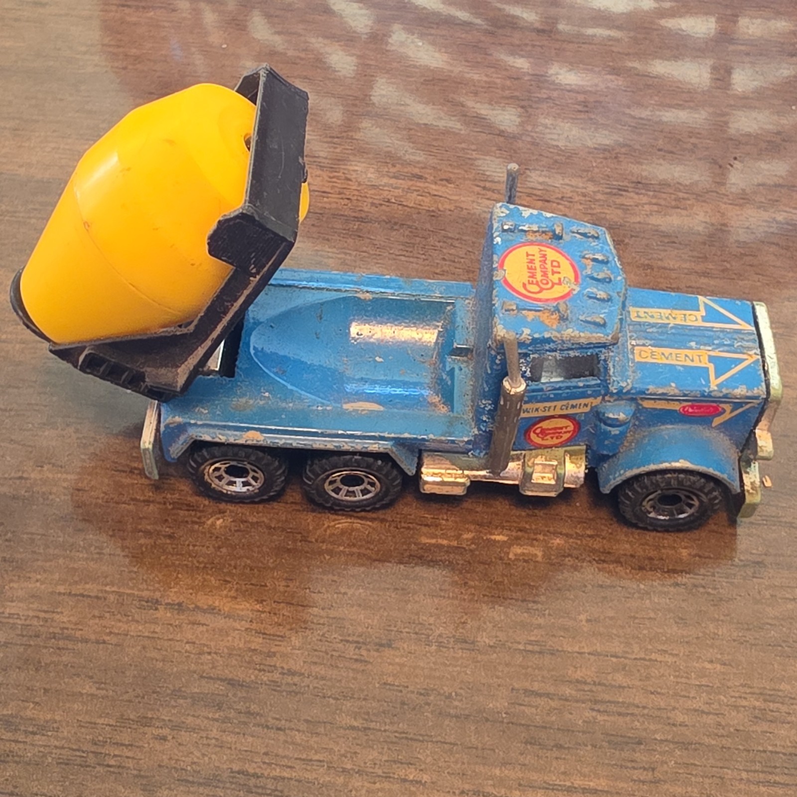 Matchbox Peterbilt Cement Mixer Truck Diecast Vehicle Blue Yellow Black