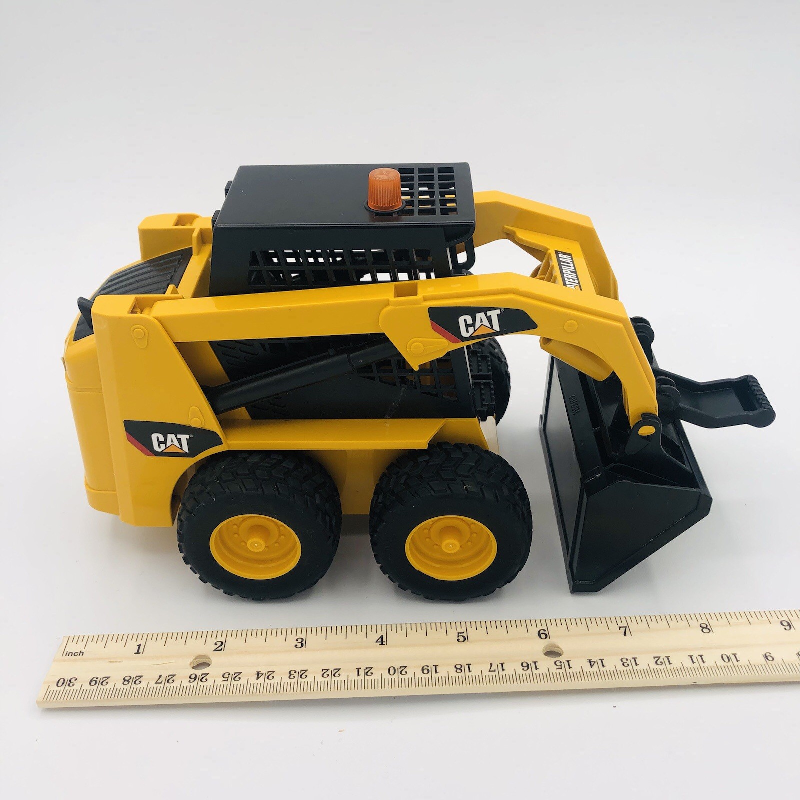 Bruder 2018 Cat Front End Loader 2589/02 – Caterpillar, Made in Germany