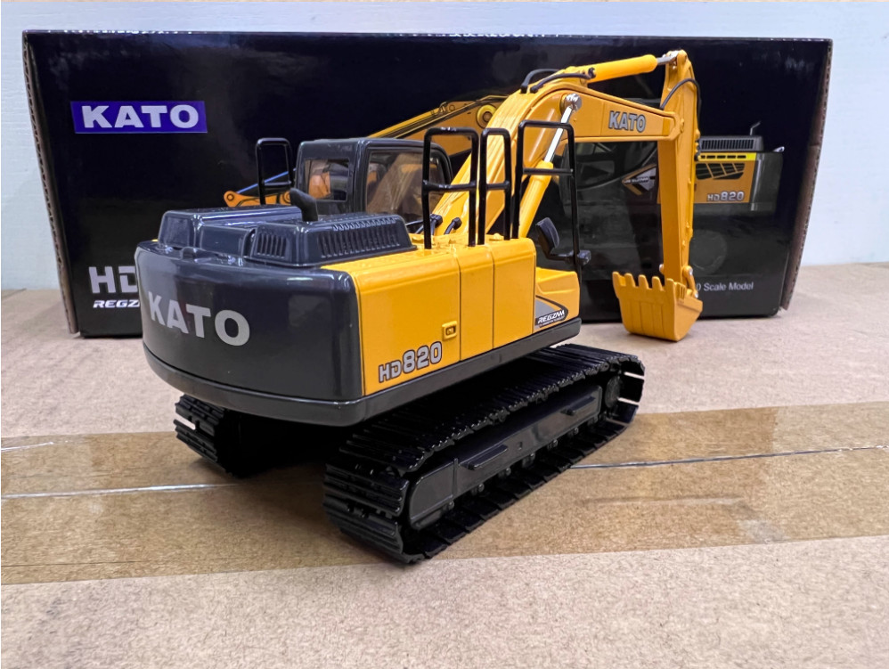 1:50 KATO HD820-7 Excavator Construction Machine Equipment Diecast Model