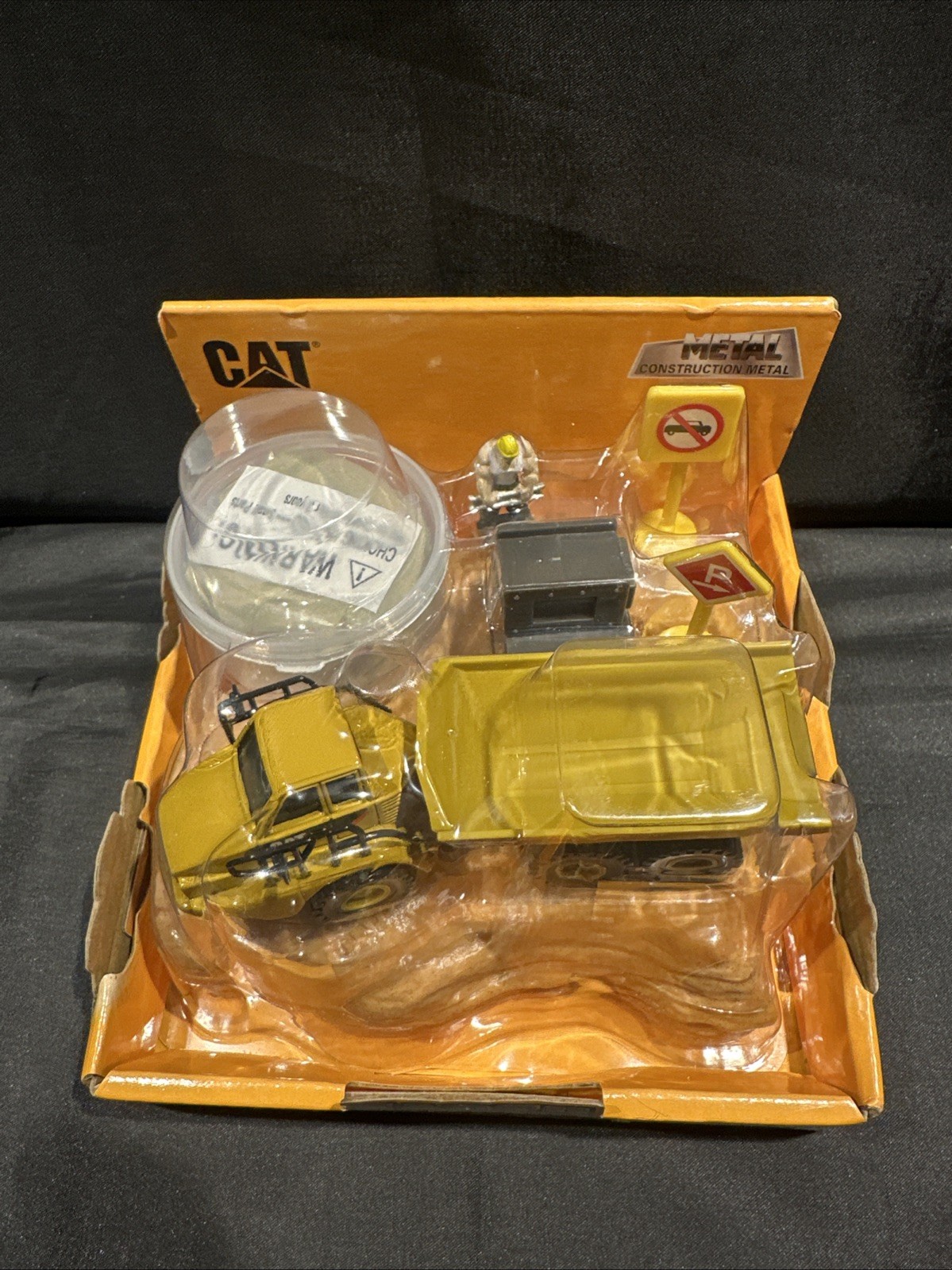 NEW SHIPS FREE Diecast Masters 1:87 (HO) CAT 730 Articulated Truck Earth Mover
