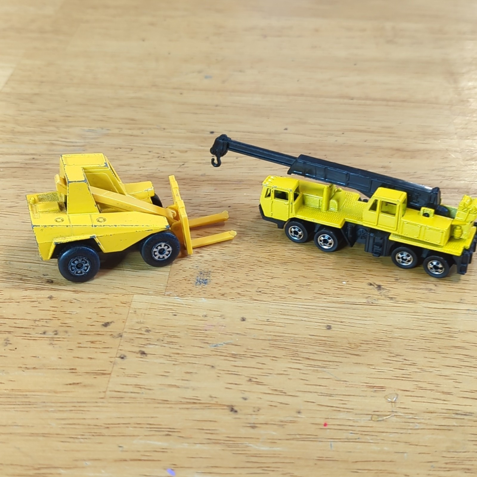 Matchbox Sambron Jacklift 1977 Lesnet, & Hot Wheels Workhorse Const Crane 1981