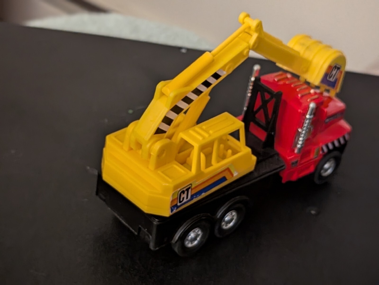 POWERFUL CRANE W EXCAVATOR SCOOP, SHING FAT CO. MODEL NO 1910