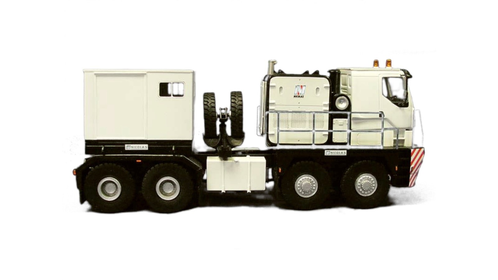 Miniature Models SRL MIM50051 Nicolas Tractomas 8×8 D80 Heavy Haul Tractor 1/50