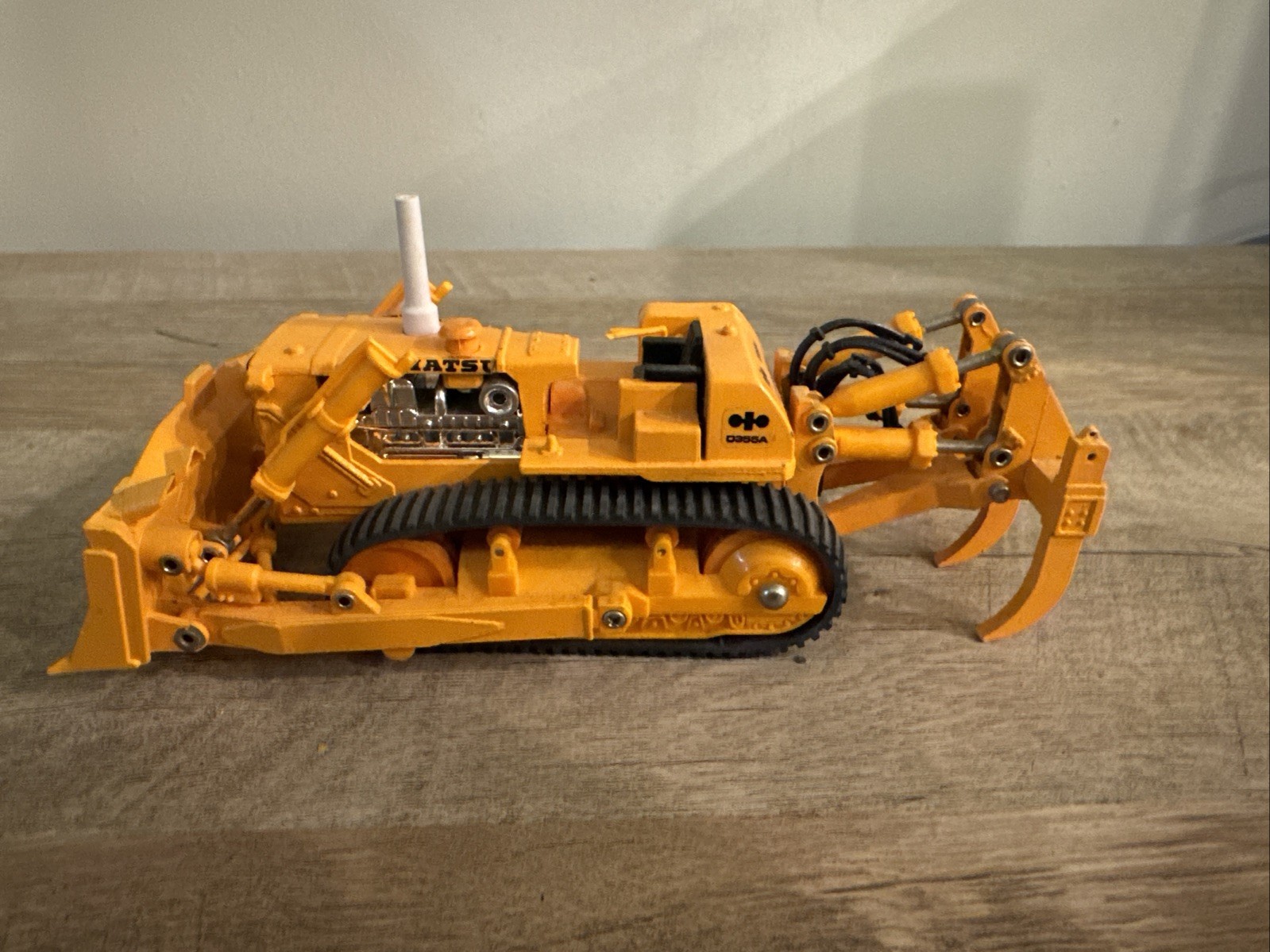 Komatsu D355A Crawler Tractor 1:50 Scale Discontinued Model Yonezawa Toys Japan