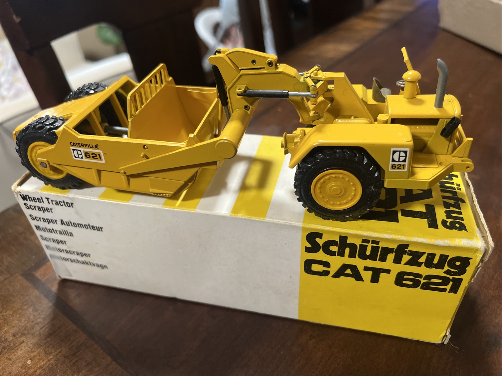CAT 621 Schurfzug Die Cast Toy