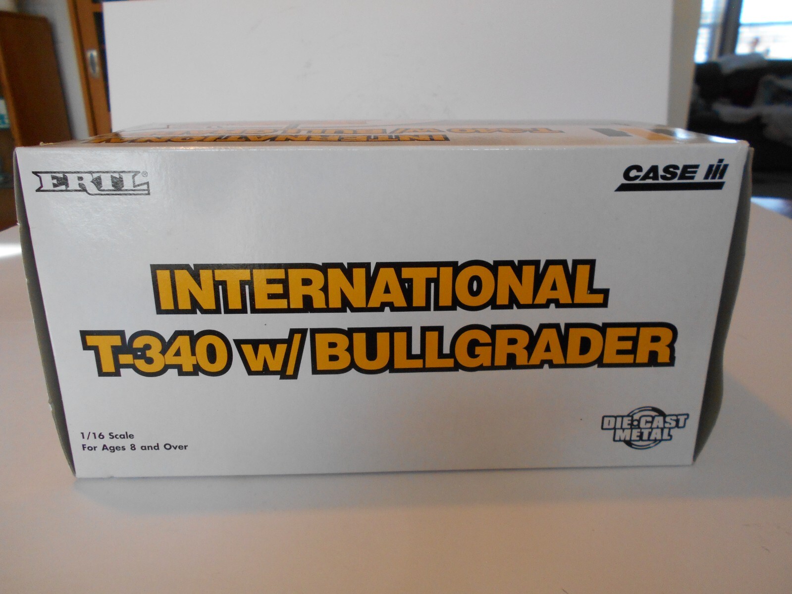 Vintage 1998 Ertl 1:16 Scale International T-340 Crawler w/Bullgrader, #4380 NIB