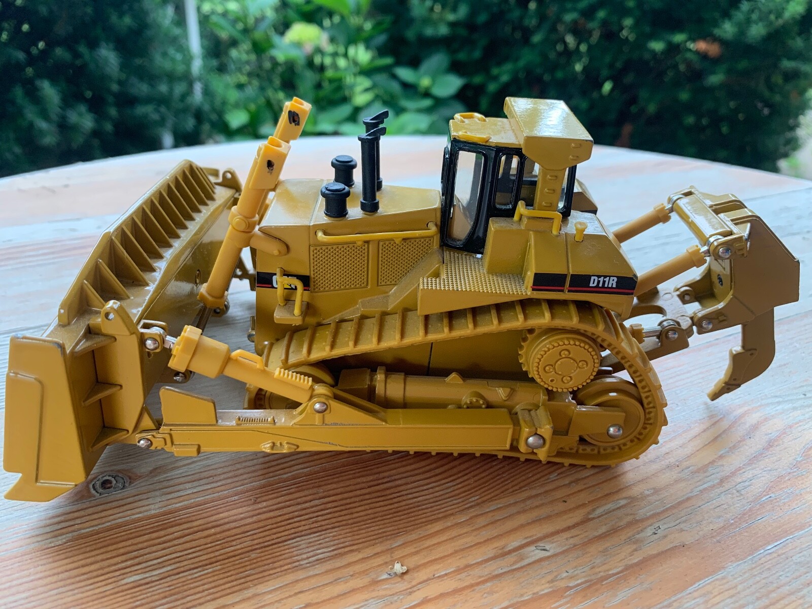Caterpillar Cat D11R Track-Type Tractor 1:50 Scale Model Die-Cast Norscot 55025
