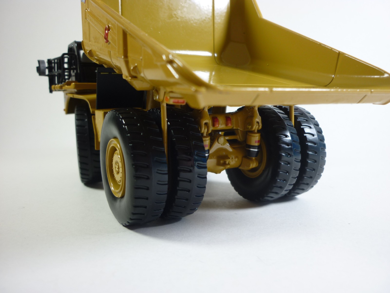 DieCast Masters 1:87 Caterpillar 785 Mining Dumper Die-Cast Metal Model
