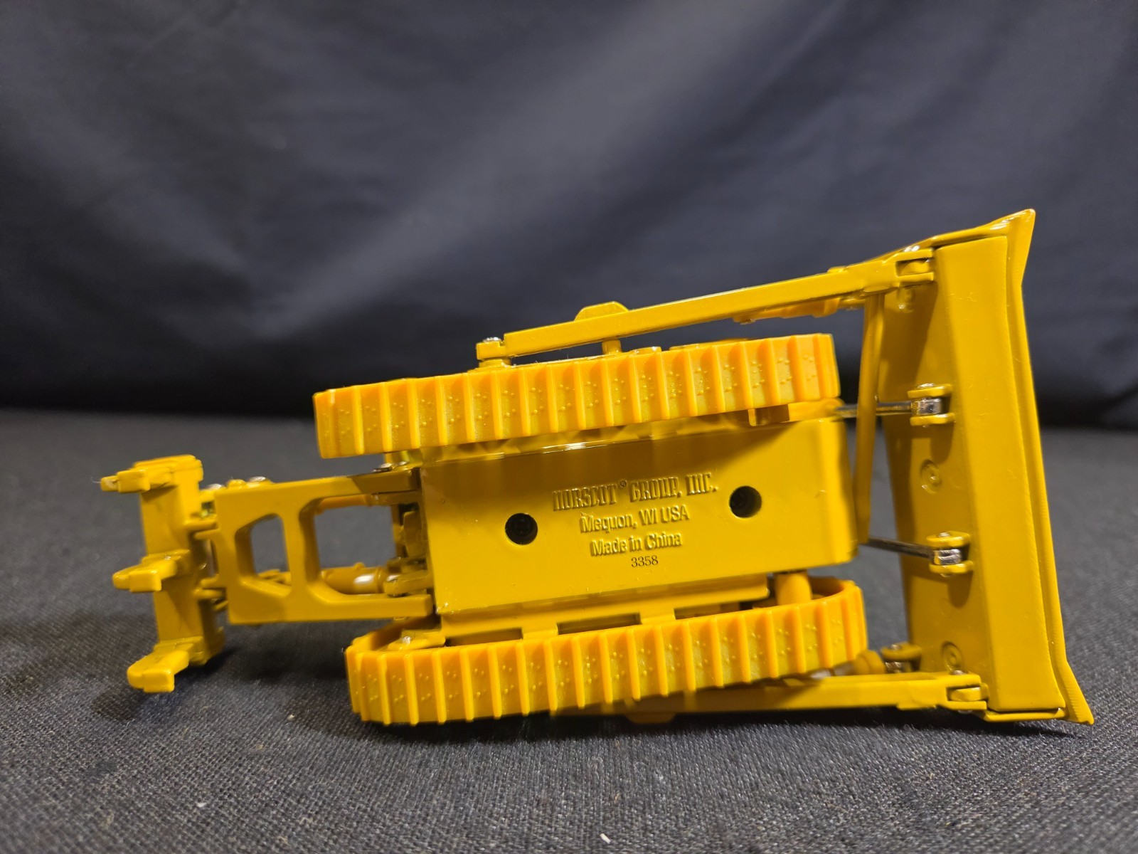 Norscot 1:50 Scale CAT Caterpillar D8R Series II Track-Type Tractor 55099