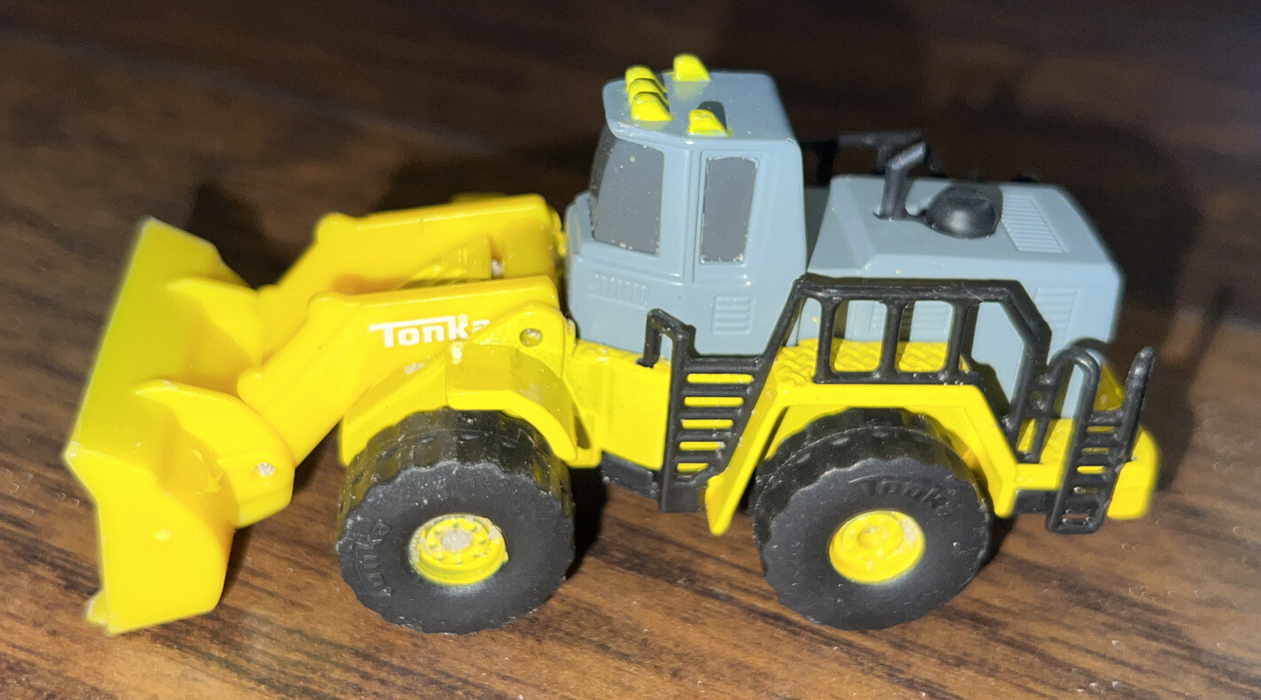 RUGGED & TOUGH 4″ LONG 2012 TONKA EXCAVATOR DIECAST VERY DETAILED AZTEC YELLOW