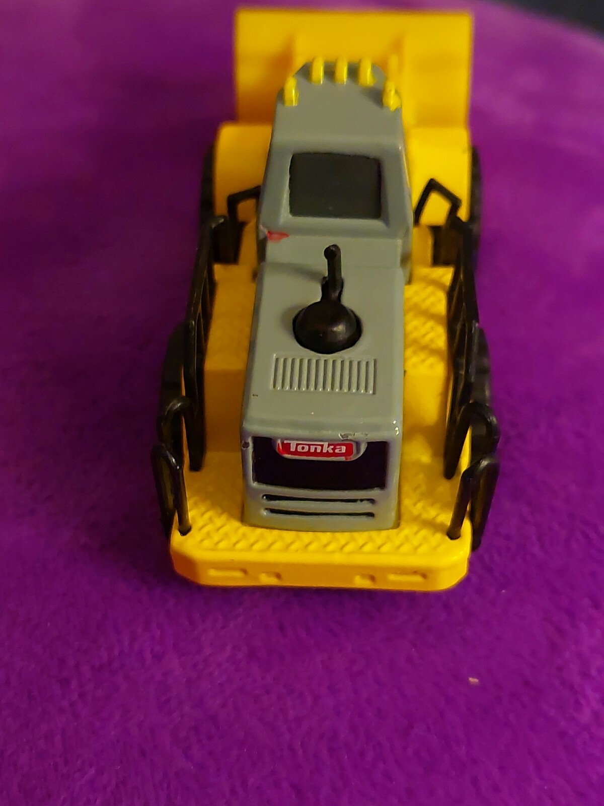 RUGGED & TOUGH 4″ LONG 2012 TONKA EXCAVATOR DIECAST VERY DETAILED AZTEC YELLOW