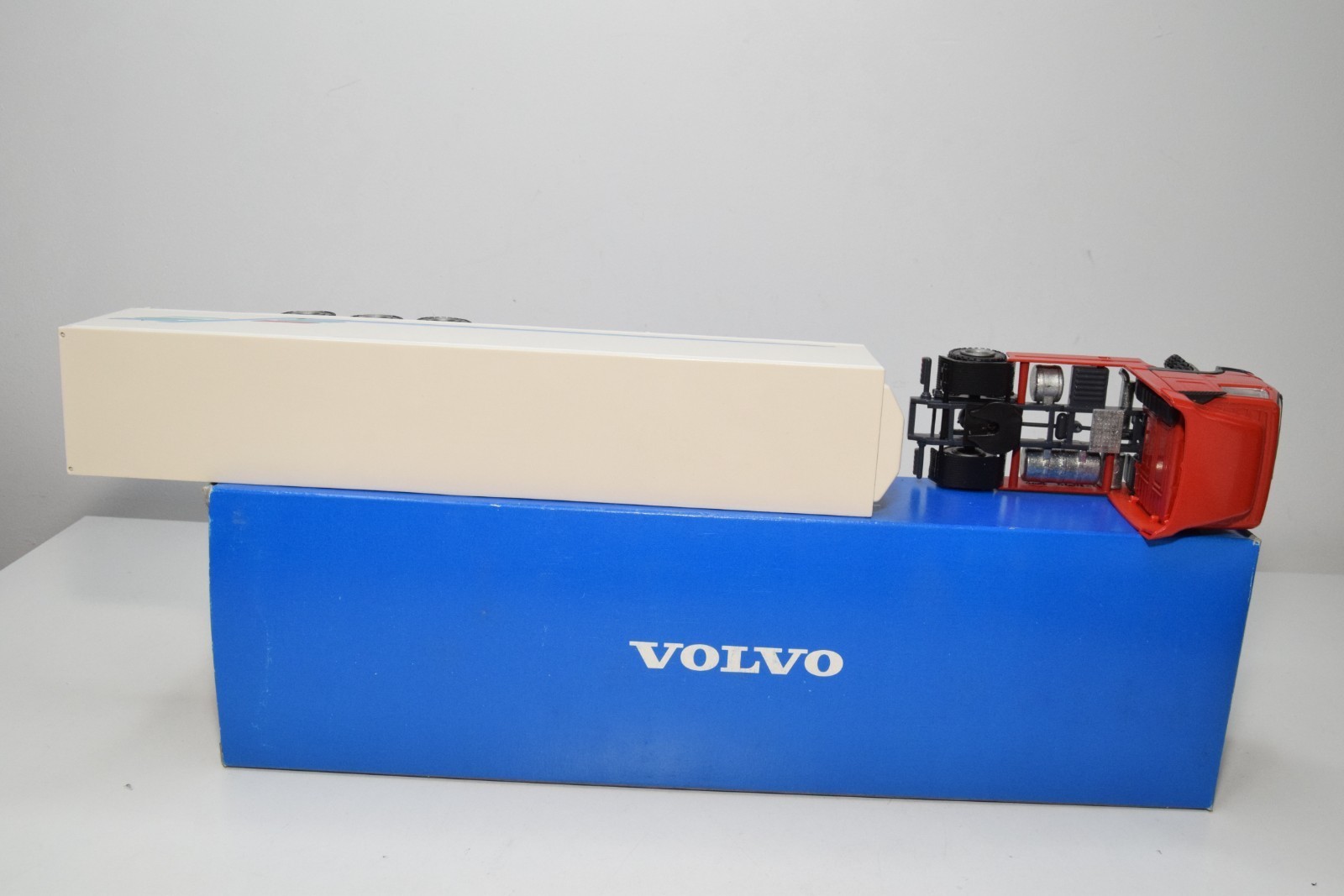 B71 1:50 CONRAD 280963 VOLVO FH12 4X2 TRUCK 3 AXLE SEMI TRAILER NMIB