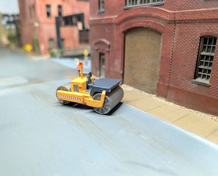 1/87 HO Scale Custom Built 3D Printed Hyster C700 Series Asphalt Roller.