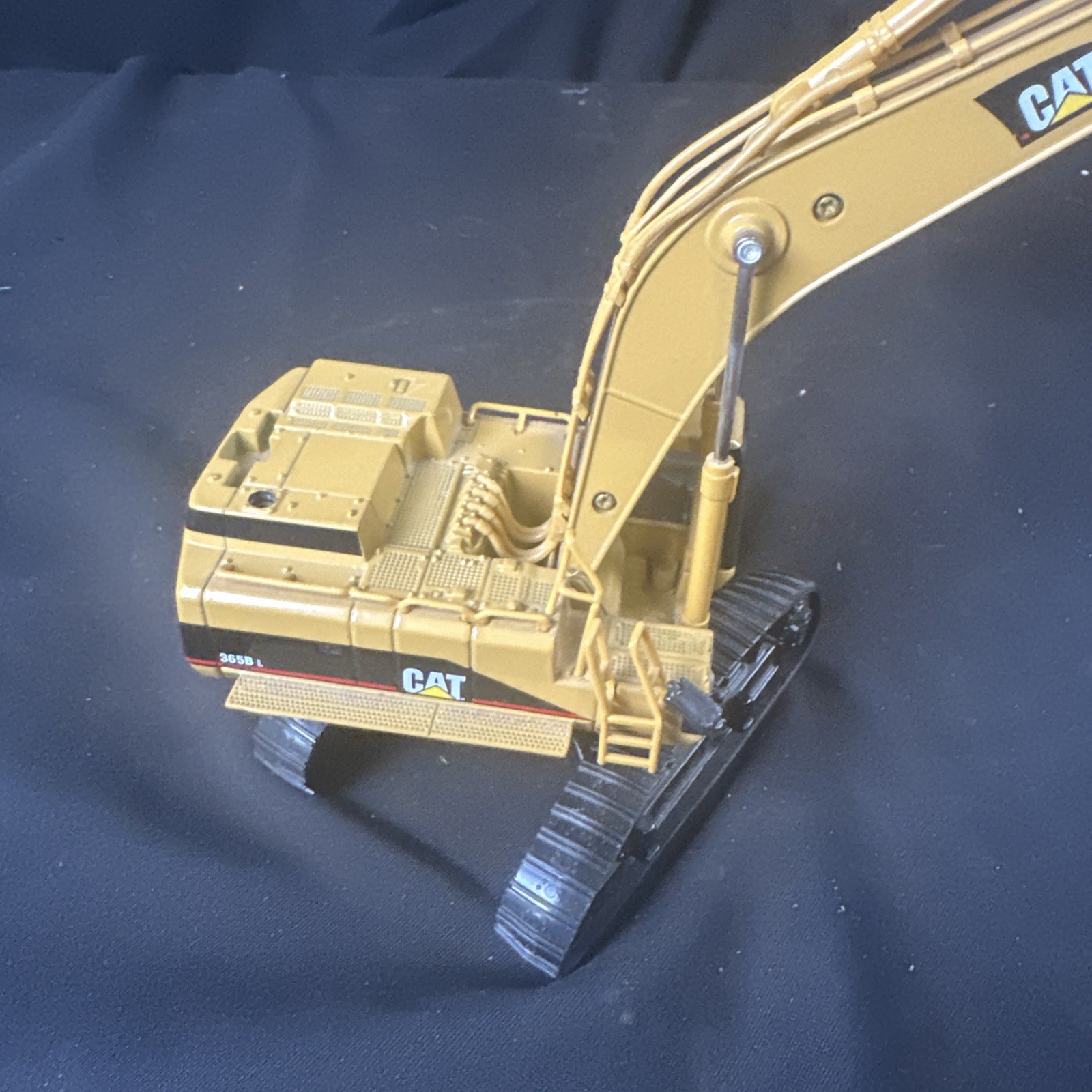 1/50 Caterpillar 365B L Series II Hydraulic Excavator 85058