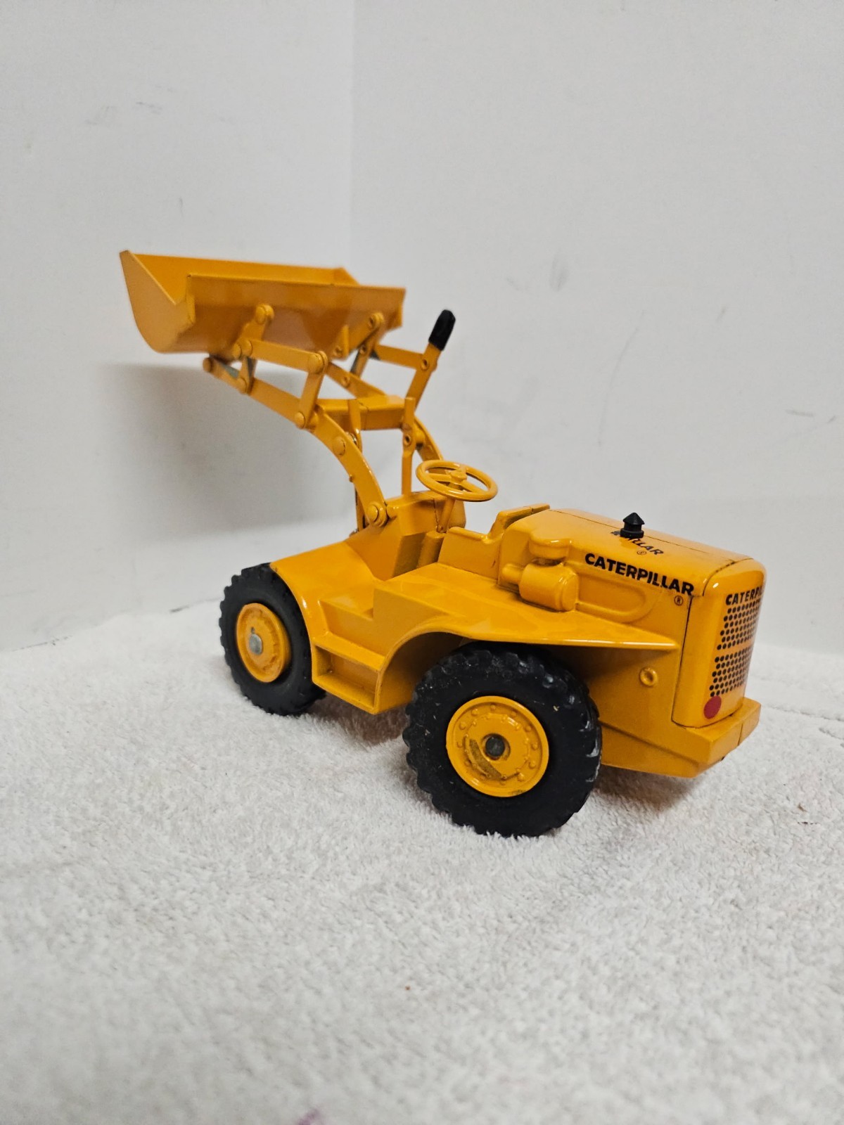 Vintage 1960s ERTL Caterpillar 944 Traxcavator 1:24 Diecast Loader w/ Box EUC