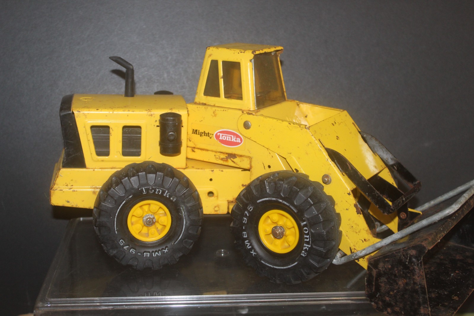 Vintage Tonka Truck Front Loader Yellow Pressed Steel Metal XMB-975 Mighty Tonka