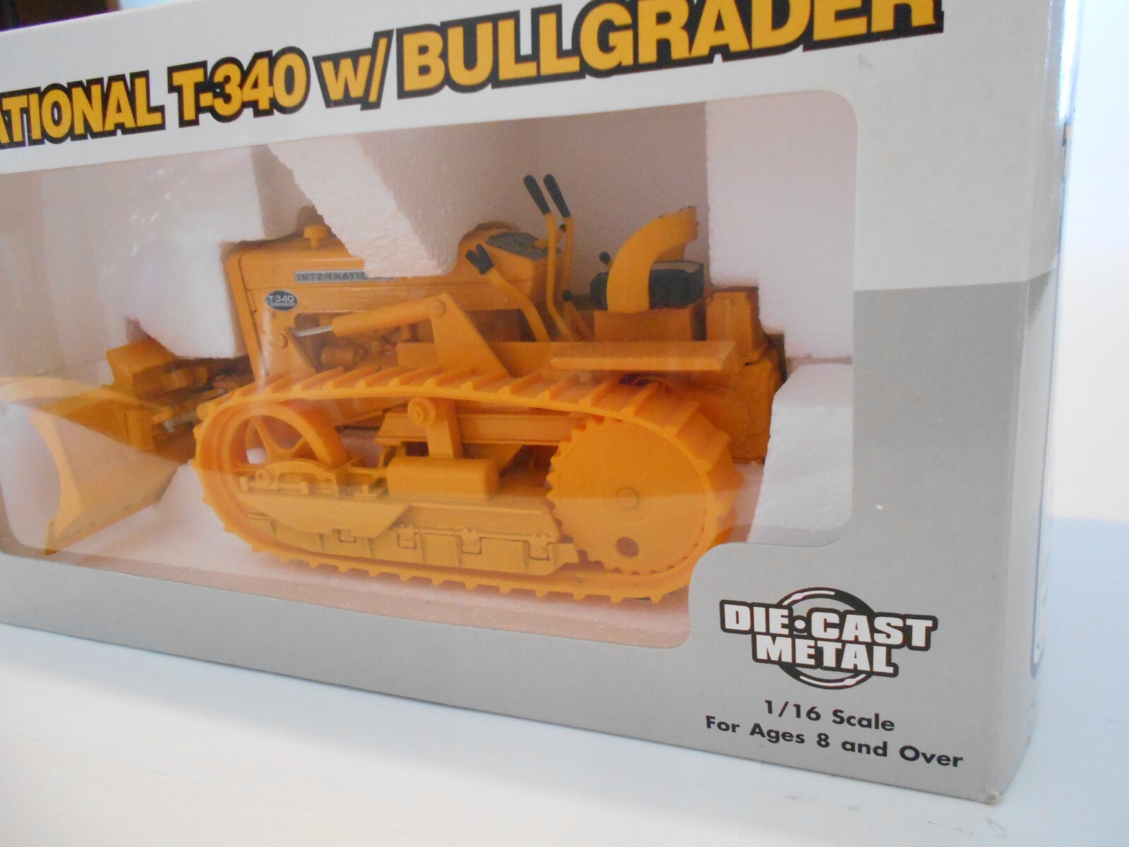 Vintage 1998 Ertl 1:16 Scale International T-340 Crawler w/Bullgrader, #4380 NIB