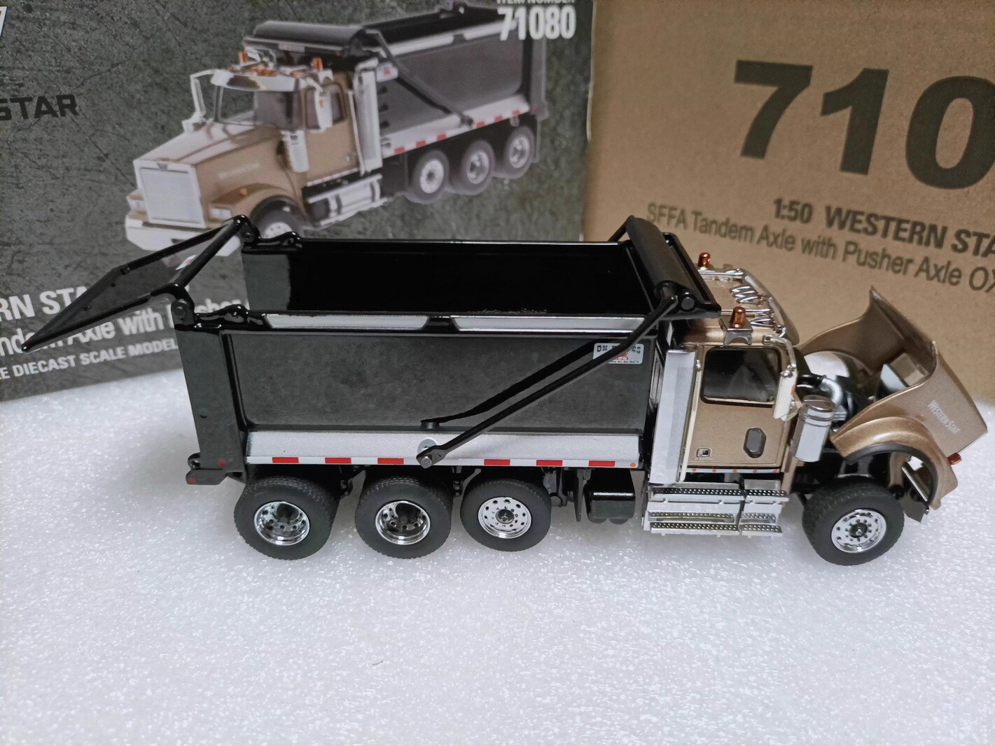 DM 1/50 WESTERN STAR 4900 SFFA Tandem Axle DUMP TRUCK Diecast Model 71080