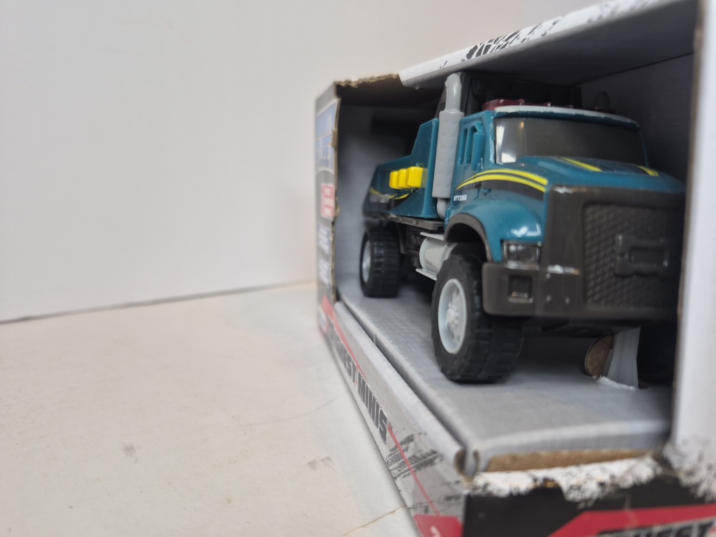 Mighty Fleet Toughest Minis 5″ Tough Cab Tow Truck Toy w/Lights & Sounds, Mov…