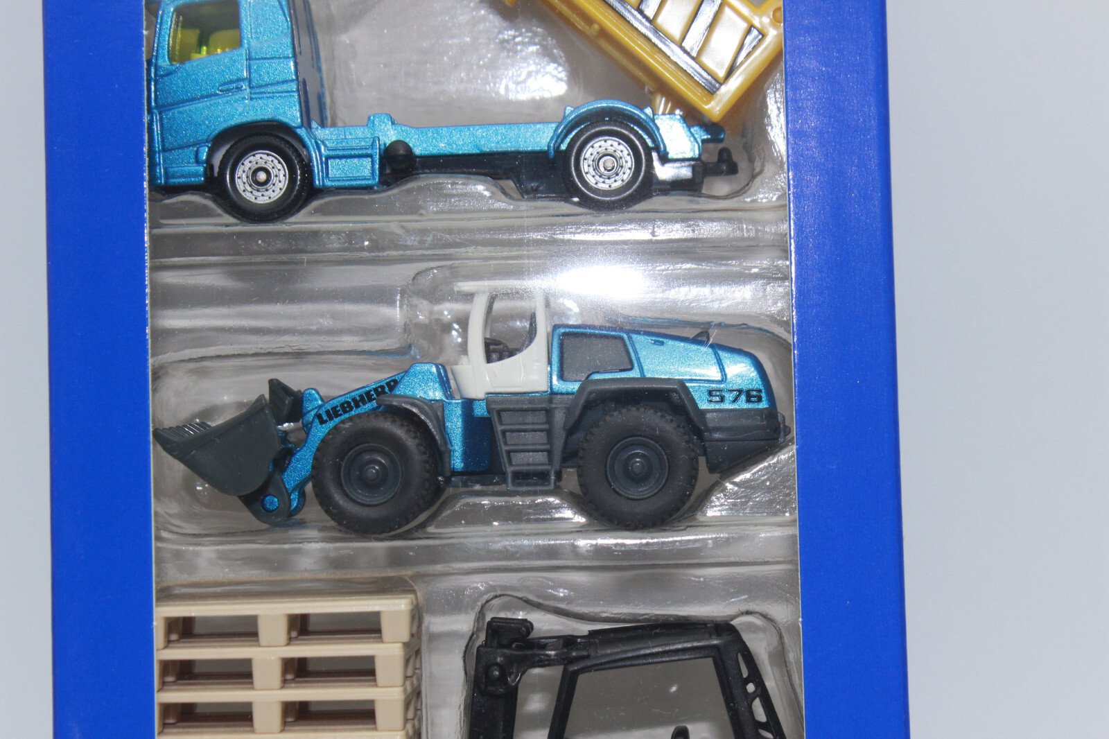 Siku 6336 Gift Set Construction Site Volvo FL Truck Loader Forklift NEW OVP