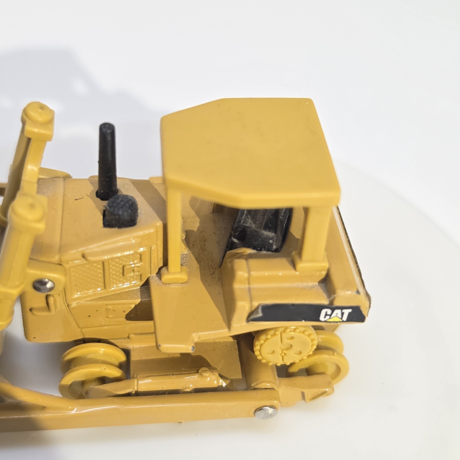 Vintage ERTL CAT D6H Track Type Bulldozer Yellow Dirt Mover Construction 1:64