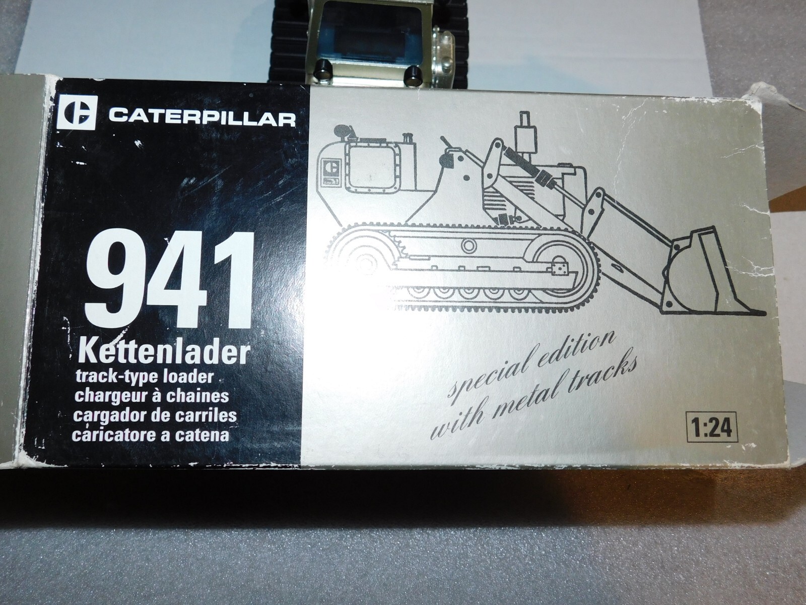 Conrad NZG CATERPILLAR 941 Crawler Loader in RARE Silver w cab & operator