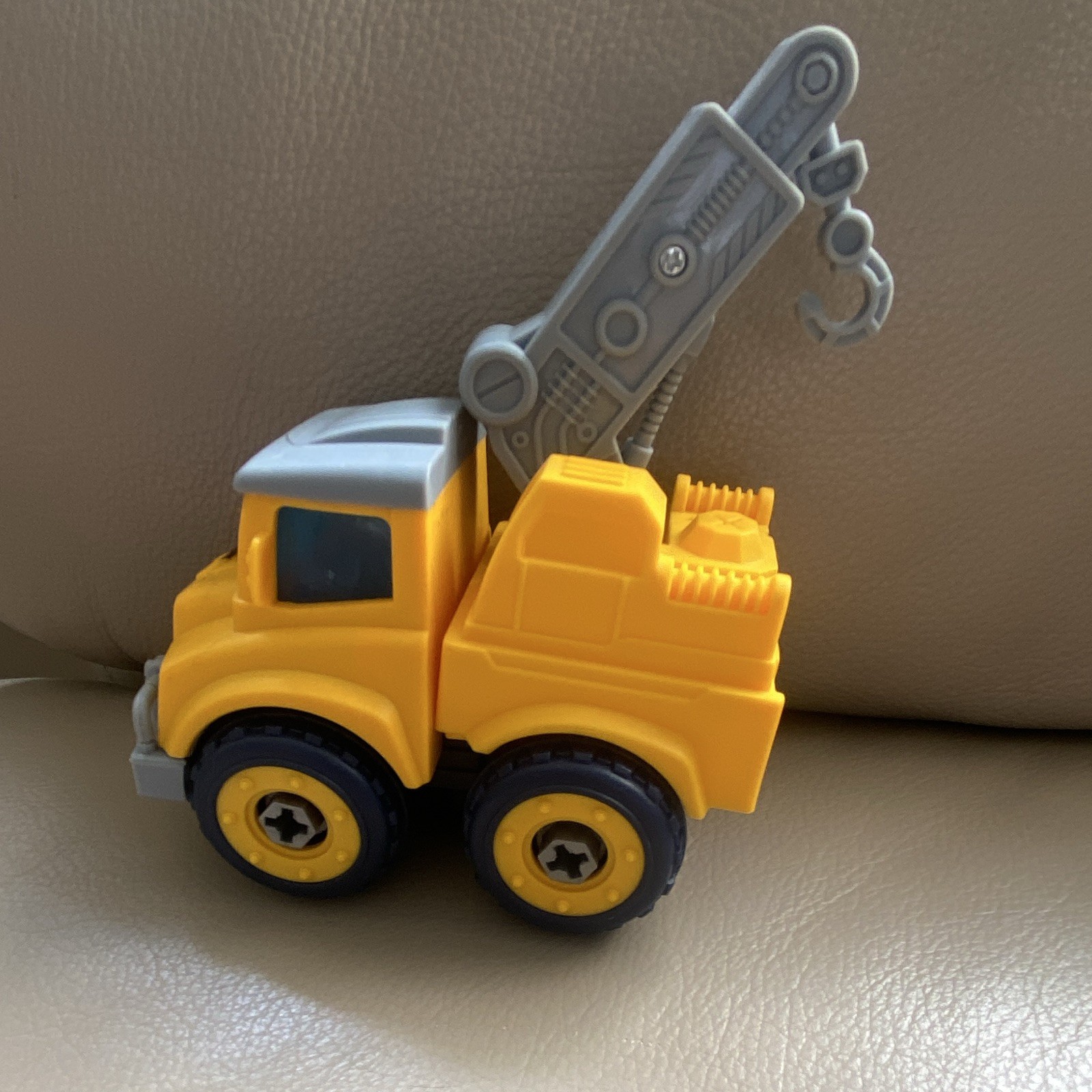 5 Plastic Construction Work Trucks. Toy.