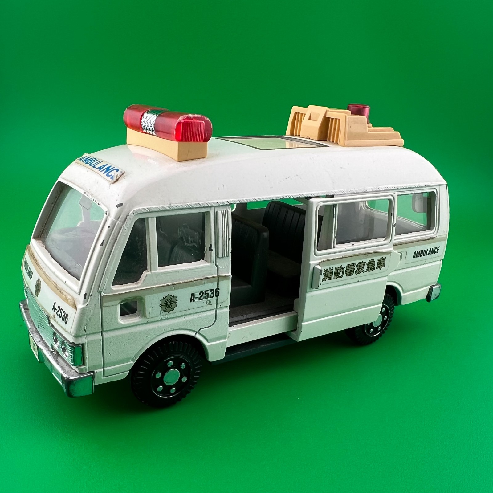 Diapet Yonezawa Nissan Caravan Ambulance 1/43 Made In Japan 014-1994