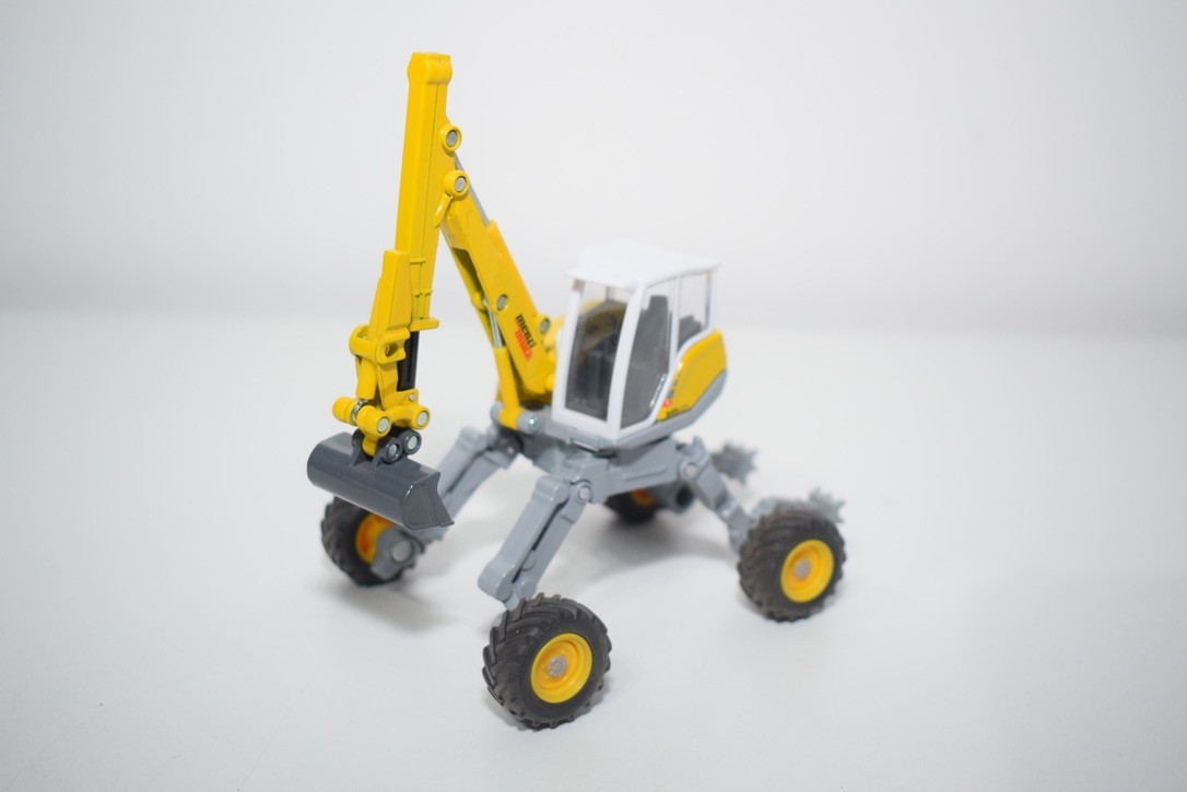 C12 1:50 SIKU 3548 MENZI MUCK M545 CRANE WALKING EXCAVATOR NMINT COND.