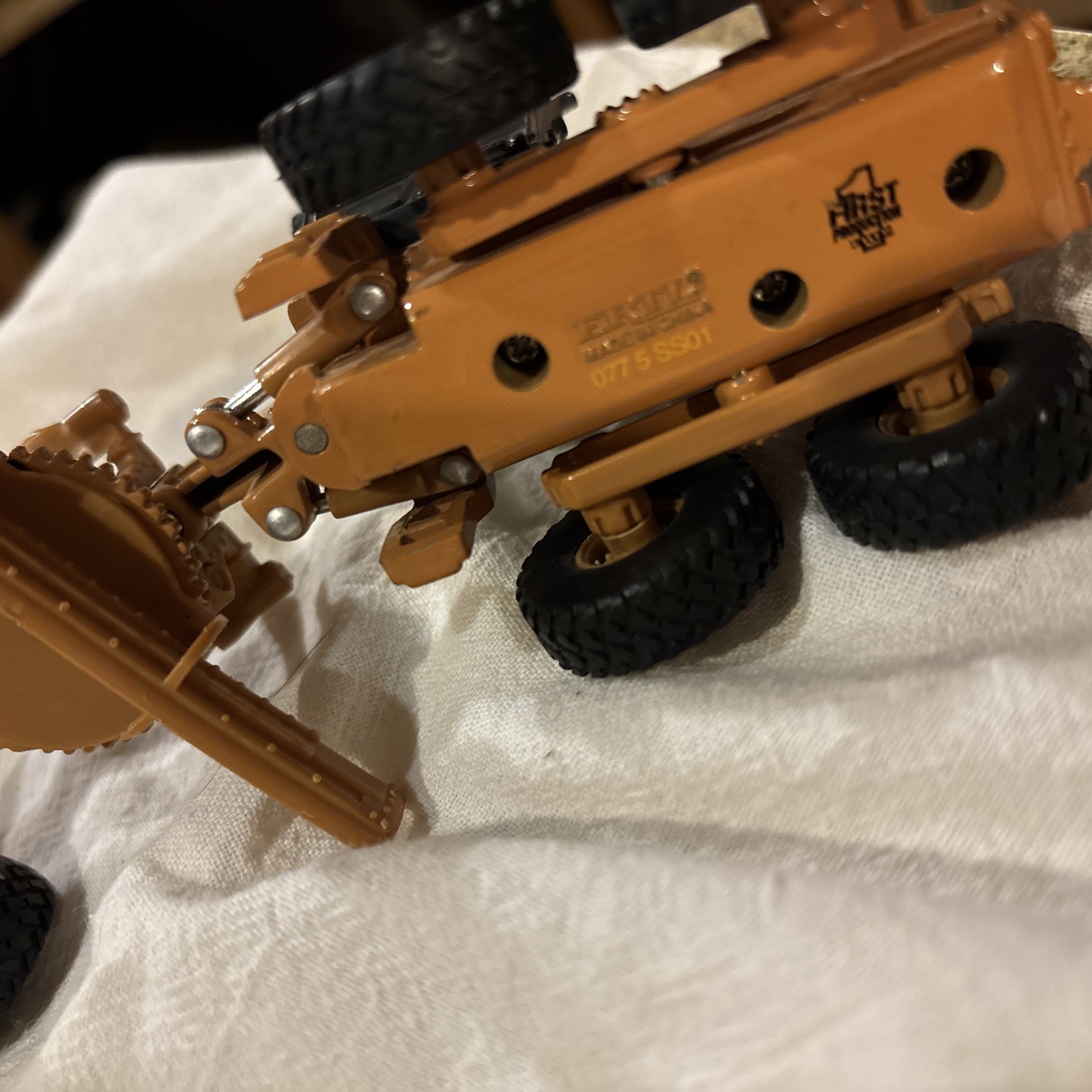 1:50 Scale ERTL Case 885 Motor Grater Die Cast
