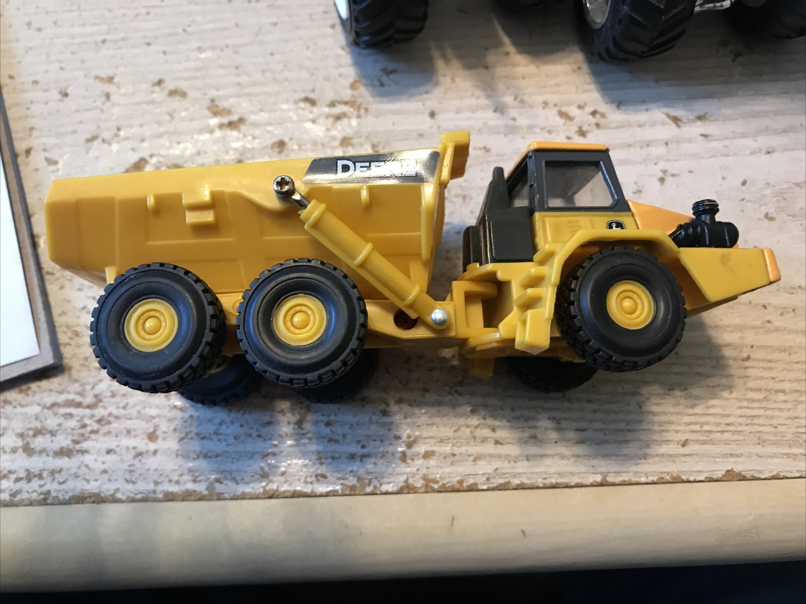 1/64 John Deere Off Road Dump Truck