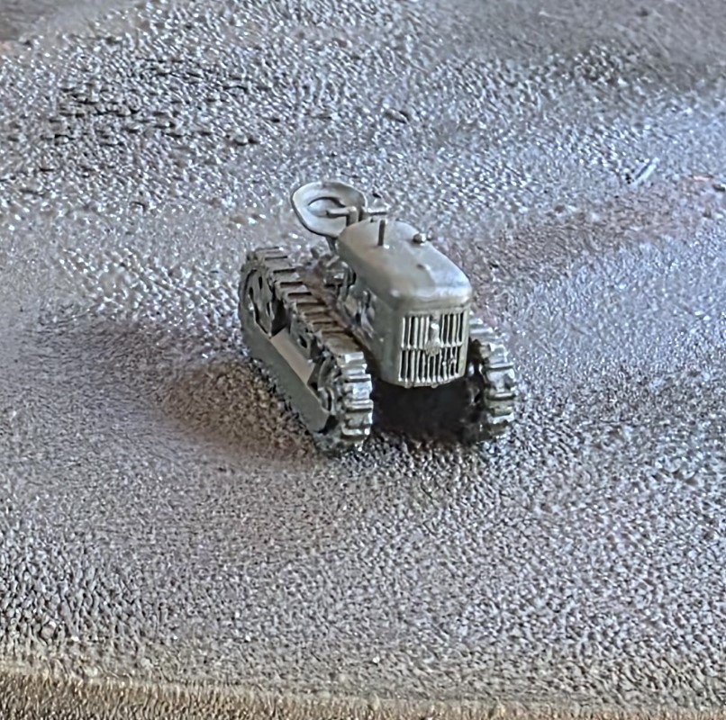 One 1/87 HO scale Cletrac Mini-crawler, olive drab, EXCLUSIVE!