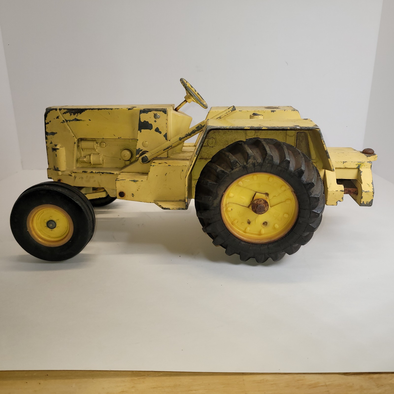 Vintage 1973 Ford Backhoe 1/12 Scale Diecast Metal Tractor
