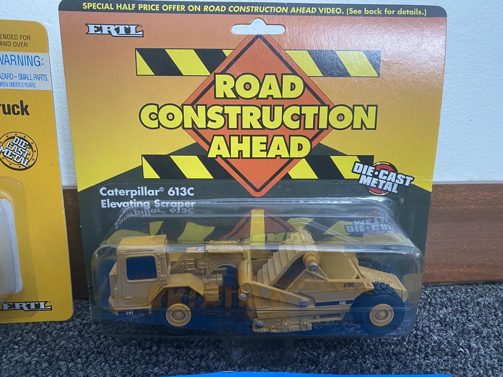 CAT – ERTL – D25D Dump truck, 613C Scraper MM (2), 613C Road Construction Ahead