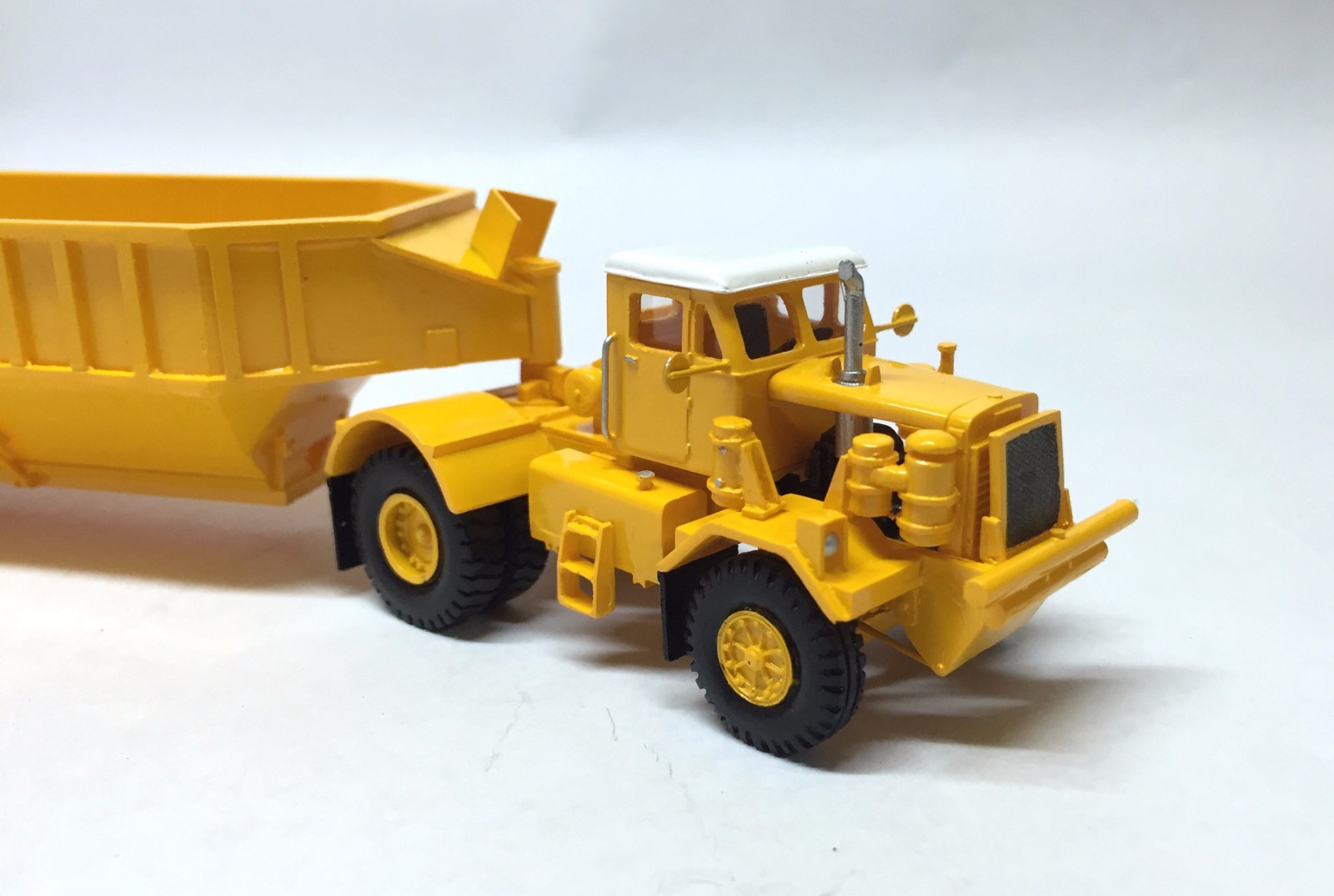 HO 1/87 KW Dart 50 BDT/Bottom Trailer – Yellow – Ready made Resin Model